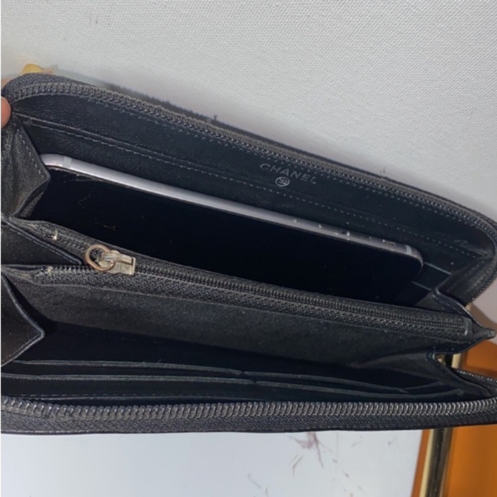 SOLDAuthentic CHANEL Zippy Wallet - Picture 11 of 16